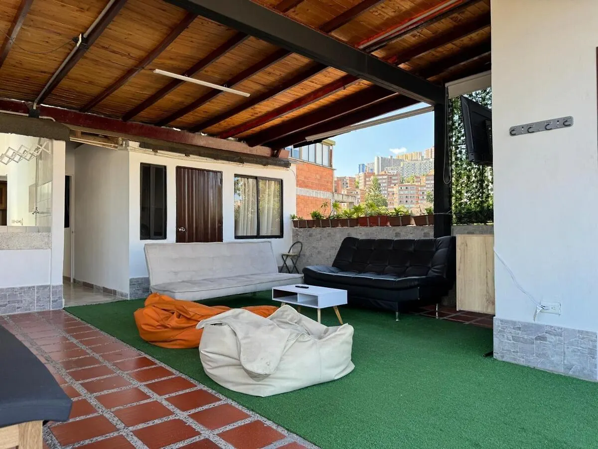 Apartamento Duplex Con Terraza Privada Cerca Estadio Atanasio Girardot Medellín Colombia
